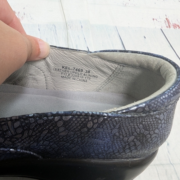 Alegria Slip Resistant Comfort Clogs - Picture 3 of 8